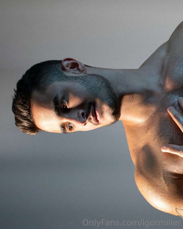 Get on your knees 😈 2