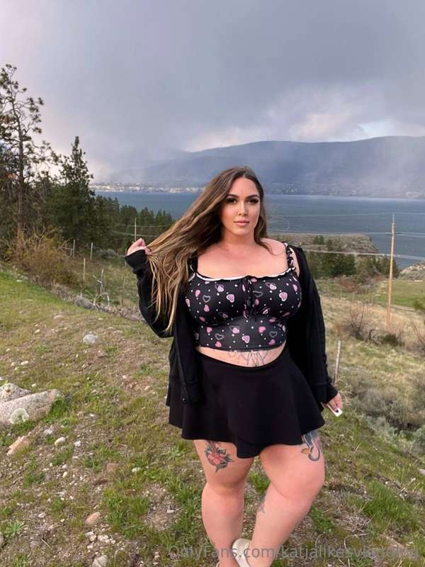 Would you come on a hike with me?@katjauncensored 