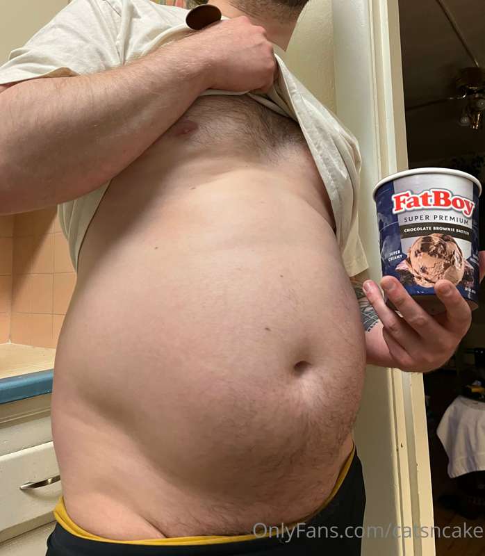 A lil boyfriend drop because that GUT