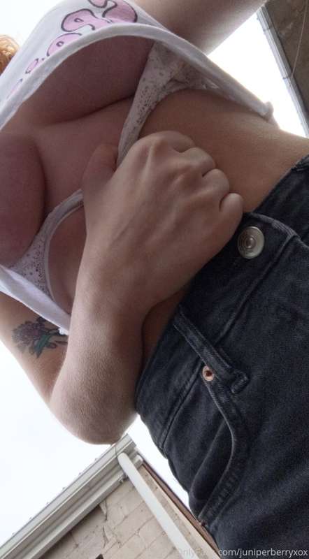 I'm so fucking horny 😭