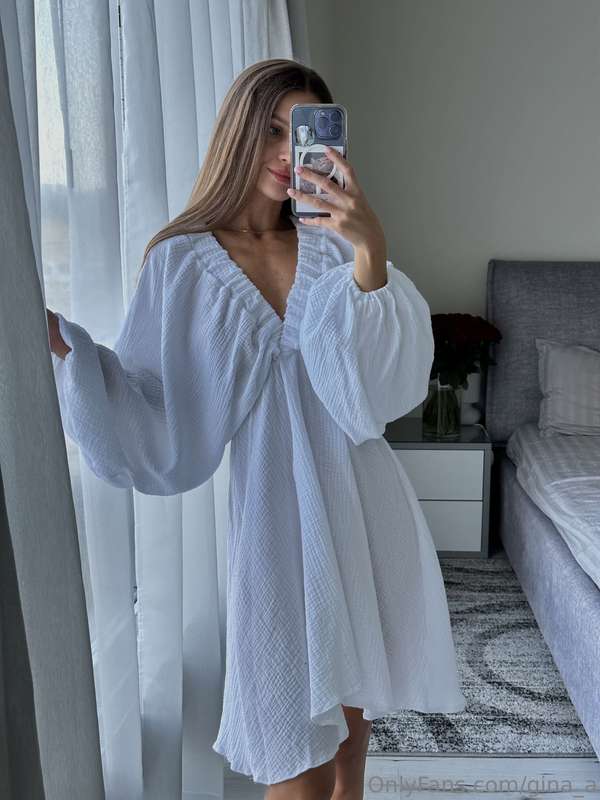 Feeling cute and a little bit flirty today😊💕
