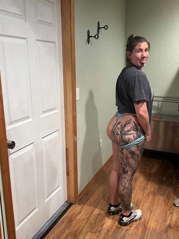 Big booty comin thru 