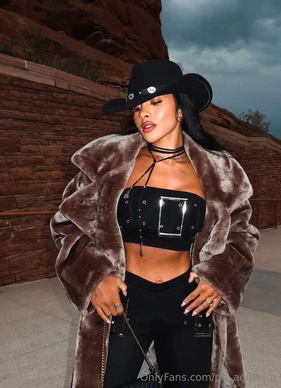 its giving cowgirl