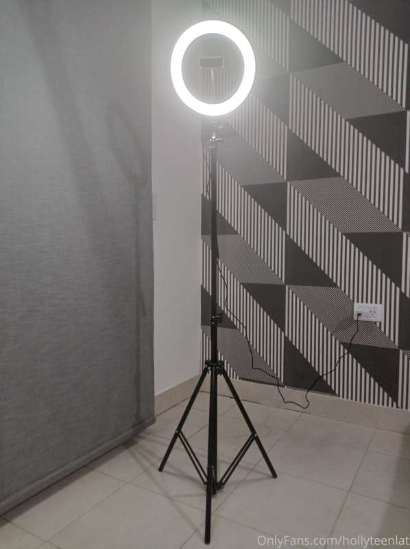 Finally we have a led ring and a tripod. I wanted to thank y..