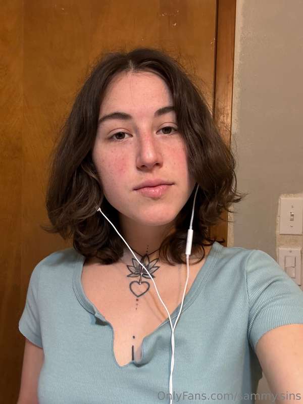 Straightened my hair and I forgot how to act 💅 20