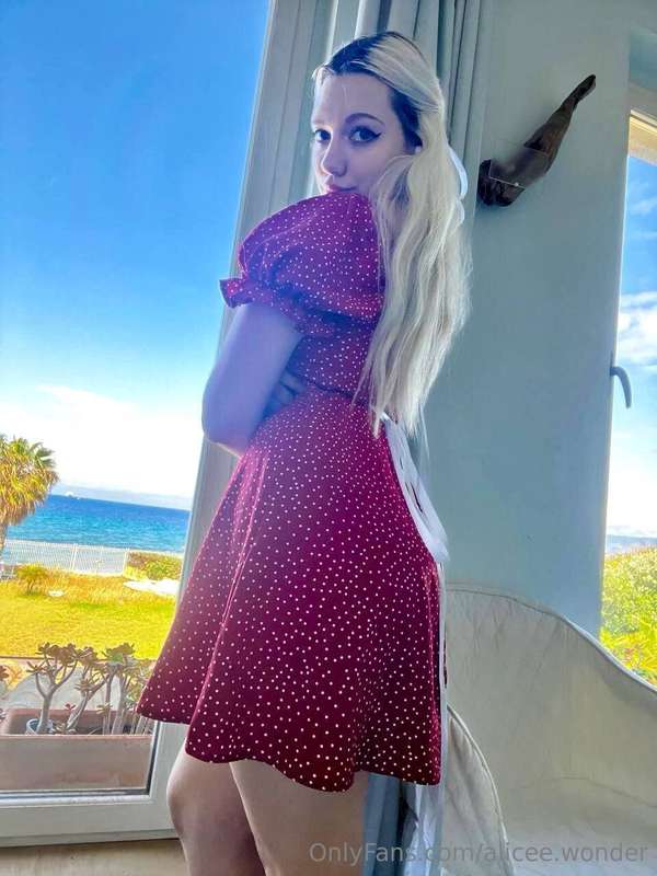 Today's pick of the day, a cute red dress 🥰 What do you thin..