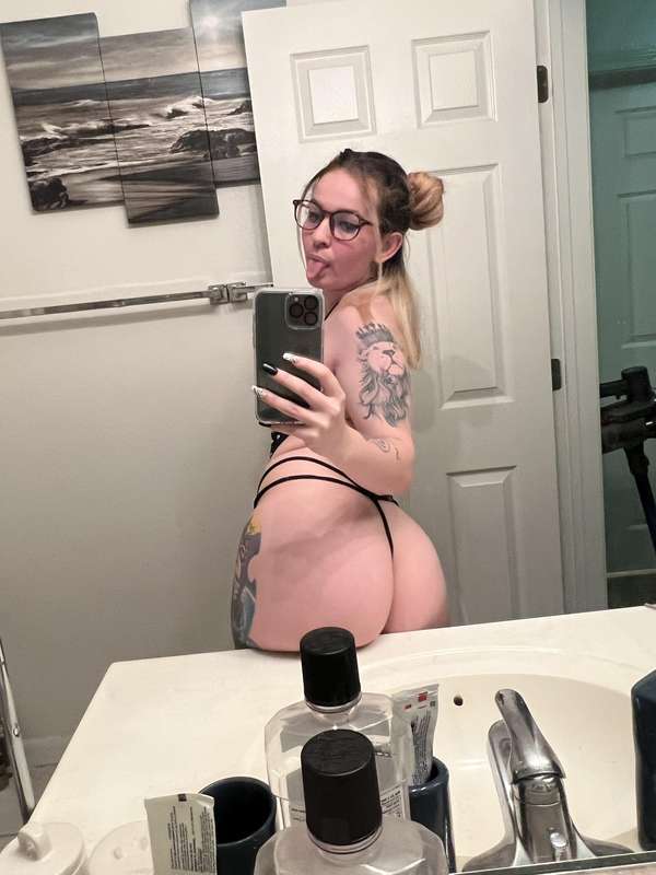 Hey it’s Rosie, I’m a 21 year old cum slut. I’m thick, fun, ..