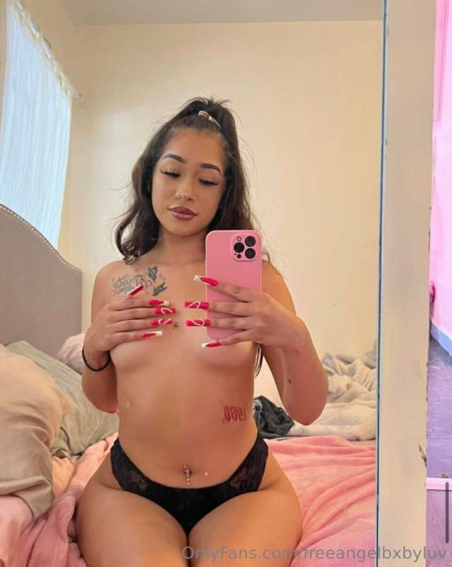 Who doesn’t love titties 🙈🍒 if you see this message me !