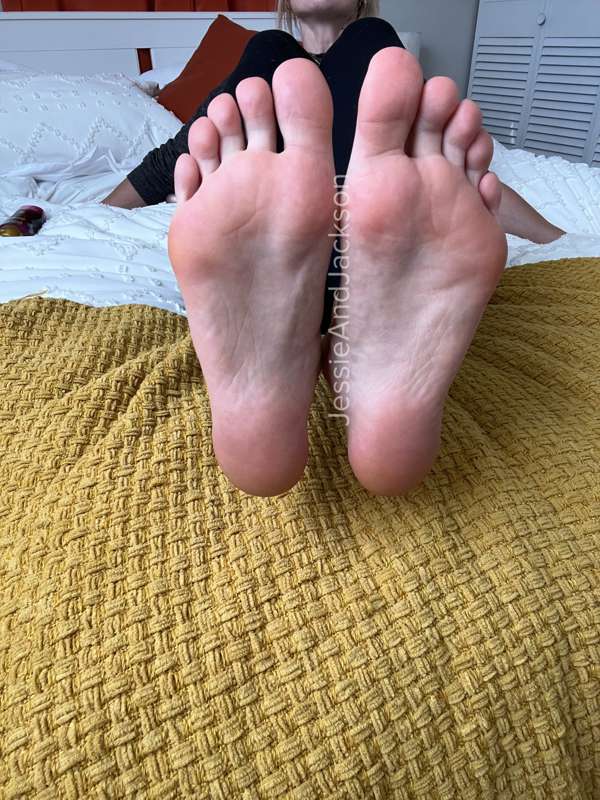 Got a fresh pedicure this morning and wanted to show the foo.. 3