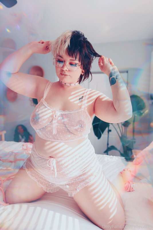 Tied up Echo and teased her 😈 finishing this set and content.. 2