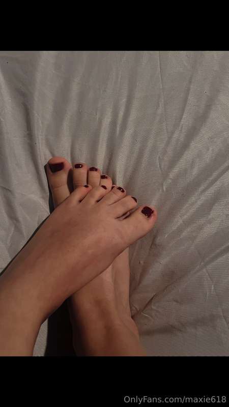 For my feet lovers, what all would you like to see me do👣😘 5