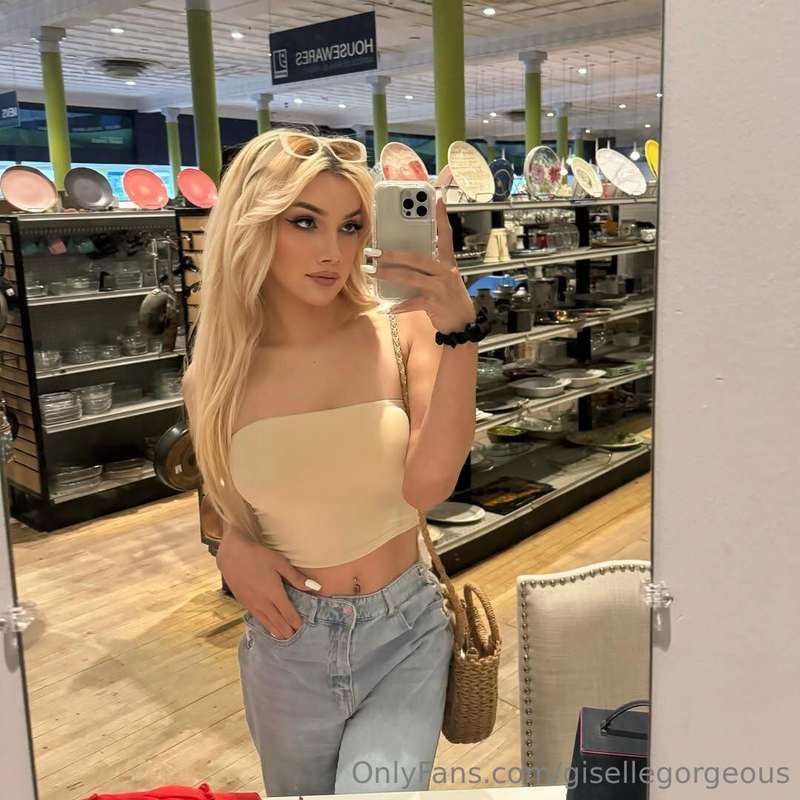 Always shopping 🛍️😋🩷