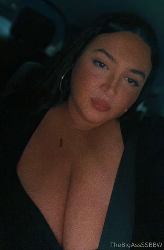 I love getting dolled up and showing off my body in tight, r..