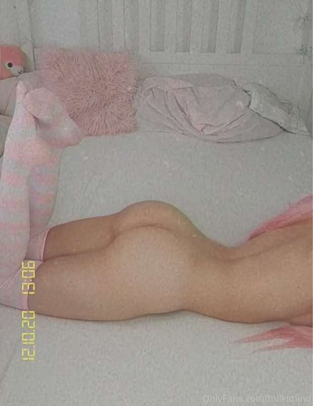 Wanna bend me over your knees Daddy ? I was a bad girl 😈
