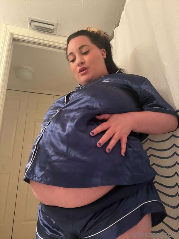 Woke up aching from last night’s gluttony 🥵 ready to do it a.. 2