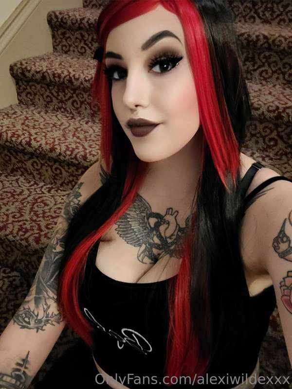 Alexiwildexxx - Onlyfans - 05 May, 2023 2