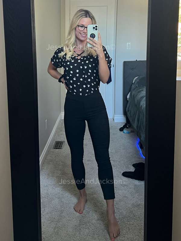 **SFW Meeting attire for today** 👩🏼‍🏫
Does it turn you on kn..