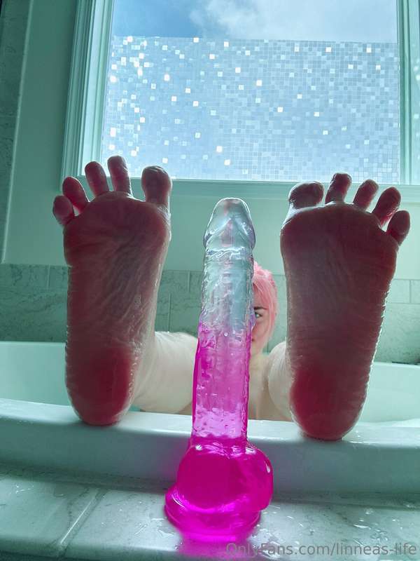🍆Bathtub photoset with dildos ;3 videos coming soon I hope t.. 4