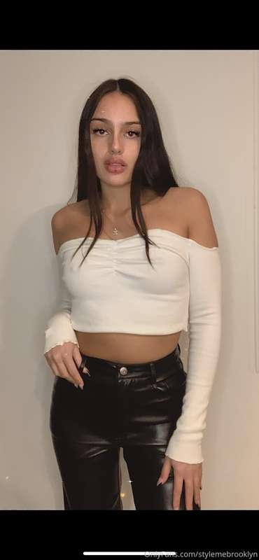 👑LEATHER PANTS👑 I just bought this new pair of leather pants.. 2