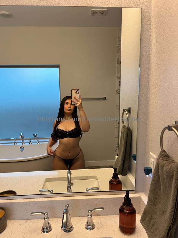 if you’re online let’s chat right now i’m bored & horny ☺️❤️