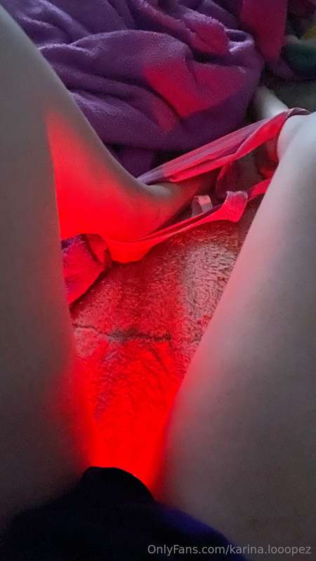 Mi juguetito y yo, no podemos dormir😈