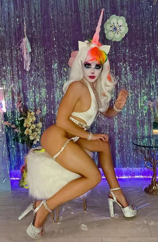 🎃 **Please vote for my best Halloween costume** 🎃