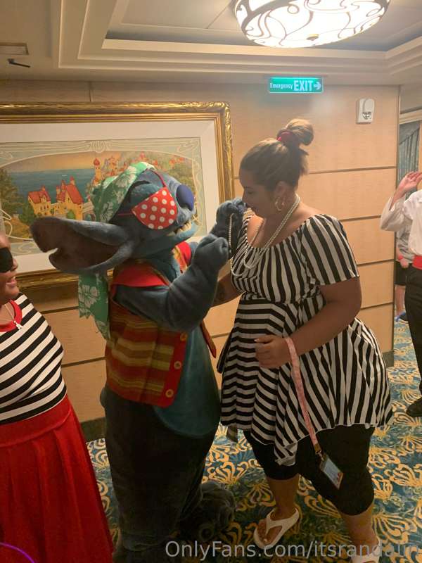 Well Here’s a few pics I did take while on my Disney Vacatio.. 7