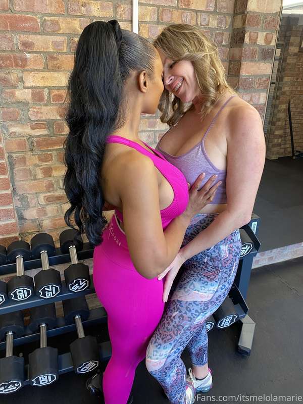 Come and work up a sweat with me and @summerrose69 🏋🏾