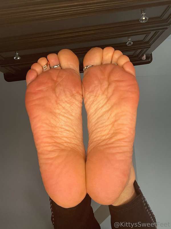 Late start today ☺️ Enjoy these incredible soles pics!  7