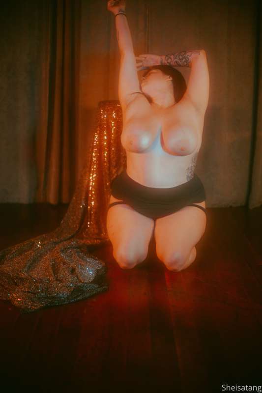 Glamour shots. Don't I look beautiful? I have been busy find.. 25