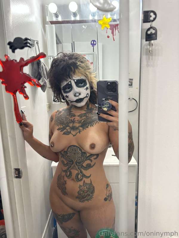 Wanna see me get fucked as a clown? 3