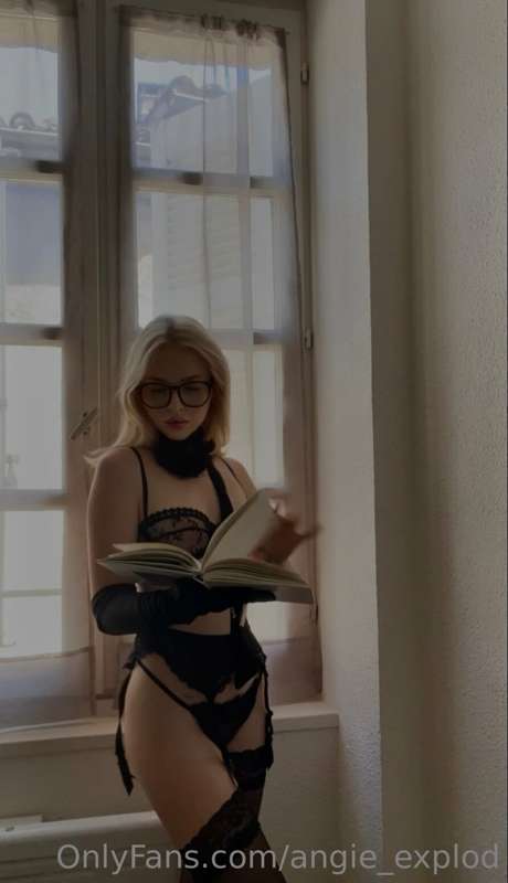 Time to read, will you join me? 😋✨