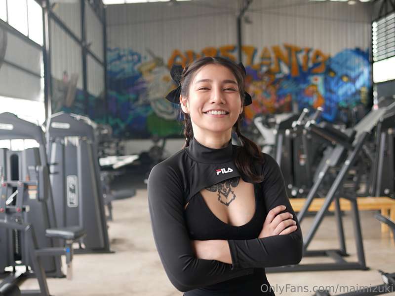 Will you be my gym buddy? 🏋️🖤🔥