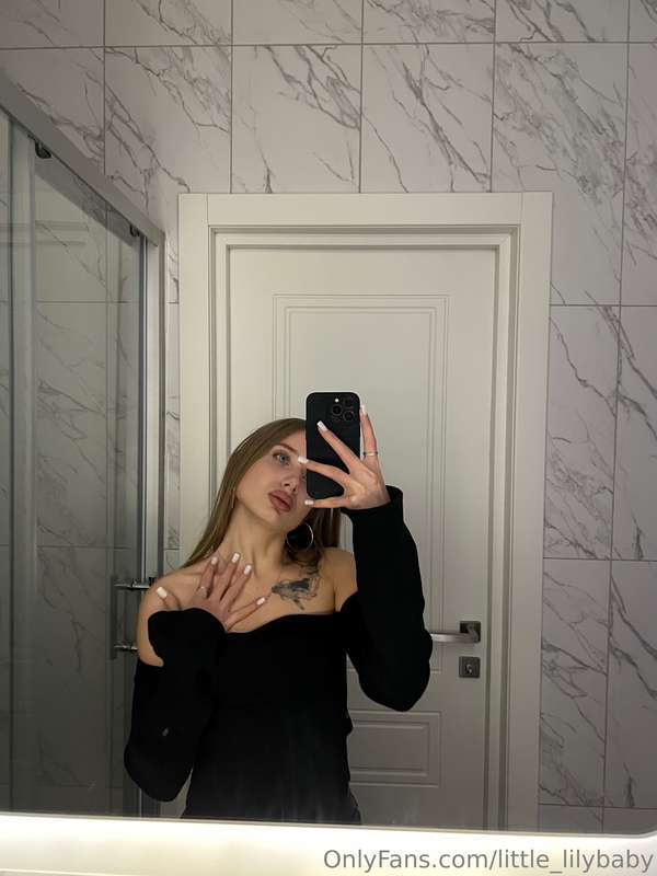 A light touch on the collarbones... what do you think I'm ta..