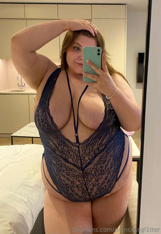 You like my new outfit? ❤️