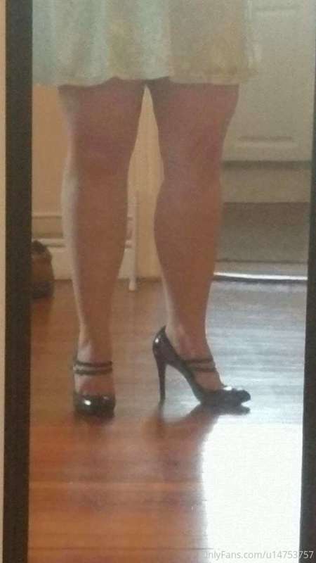 Damn I look good in heels. I need to wear them more often.