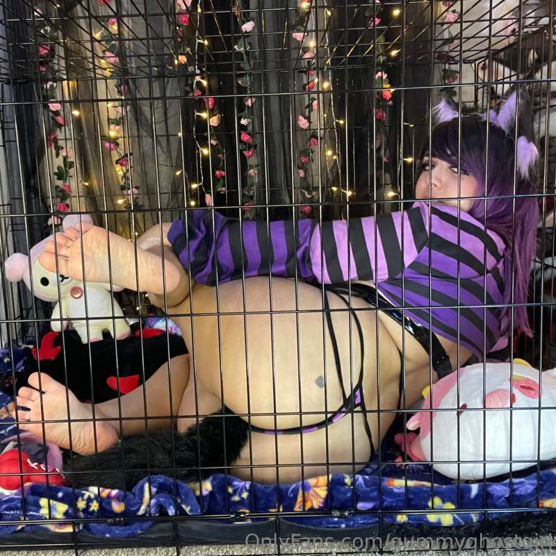 Submissive and breedable? 🖤💜 15
