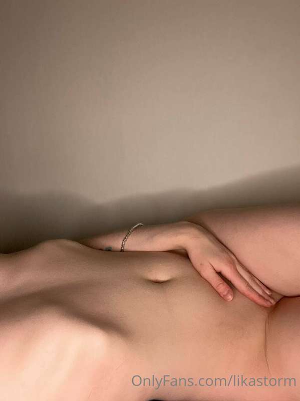 Touch me... Be gentle with me🤤🤤🤤Do you want to see my sweet ..