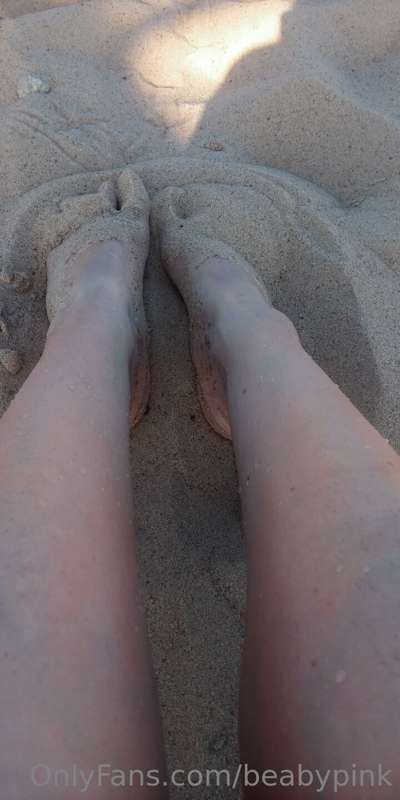 Thinking about having sex on the beach makes me very horny 🌞 3