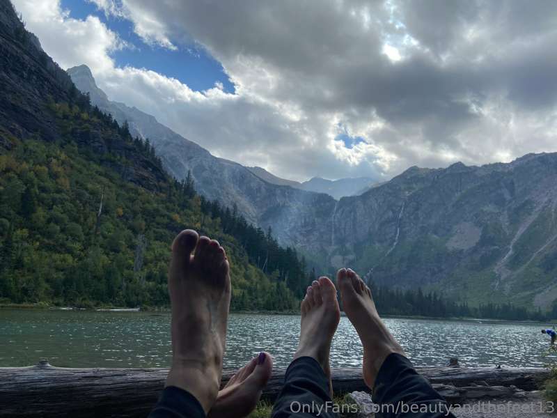Sister hiking feet 👣 3