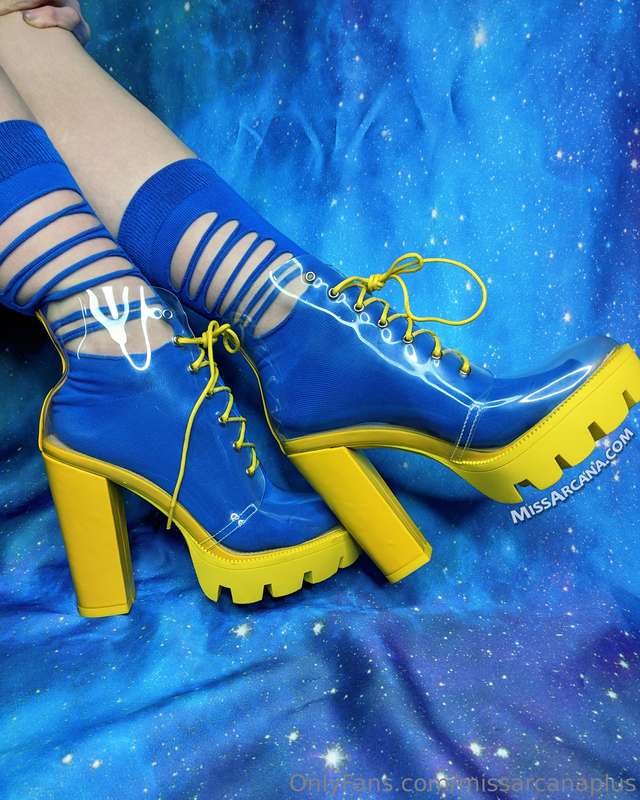 The most lovely, sweat-inducing boots I own 2