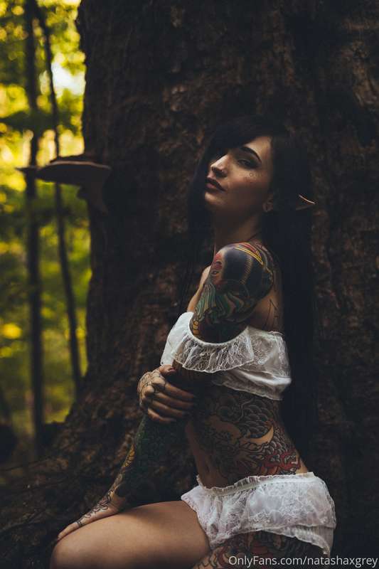 Full elf girl photo set <3 swipe through to see me strip in .. 5