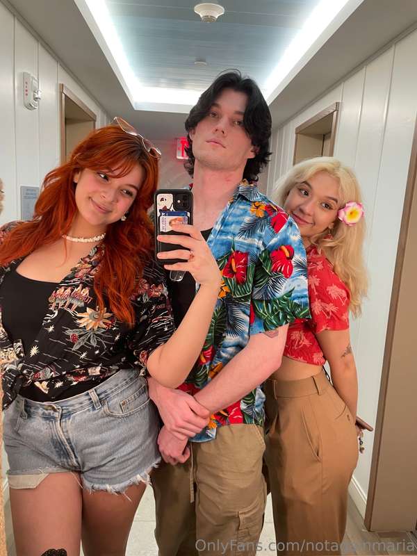Living it up with @eavnc and @anaxmei ❤️✨