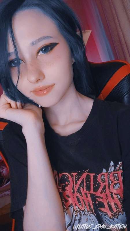 Little_Emo_Kitten - Fansly - 09 Apr, 2022 3
