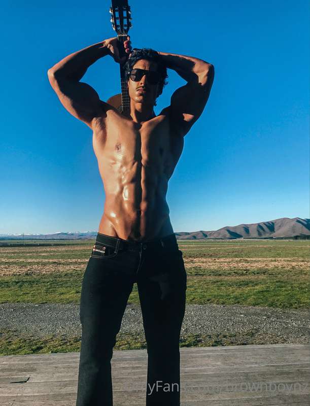 Some rockstar vibes aha 
Pants on or pants off ??