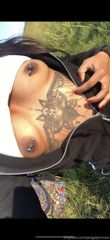 Look at them titties glowing in the sun 🌞