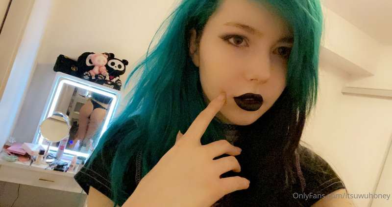 Trying out new makeup looks <3 this black lipstick is transf..