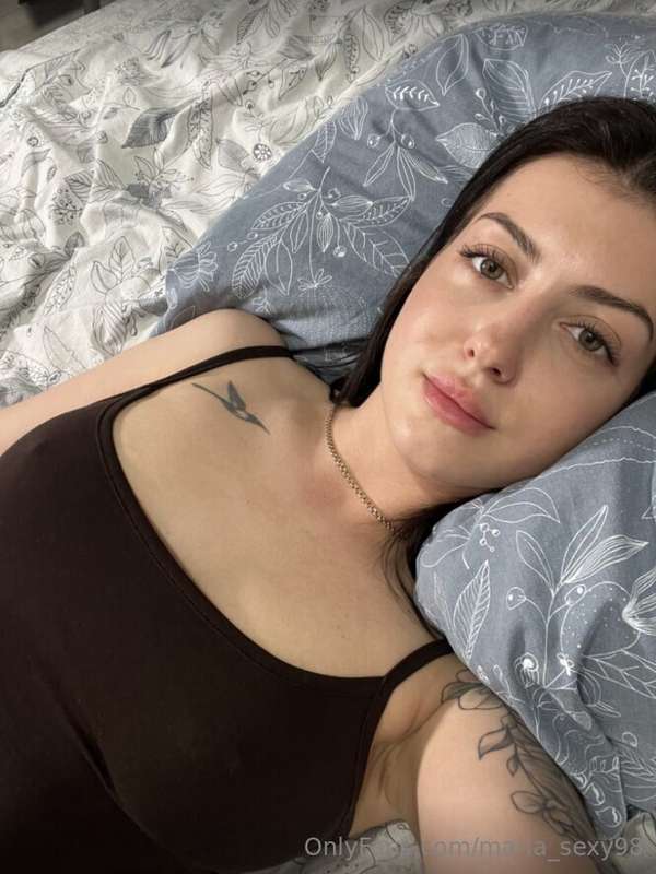 Hi! I'm @annavee 💎Are you ready to see my boobs? 🔞I'll thank..
