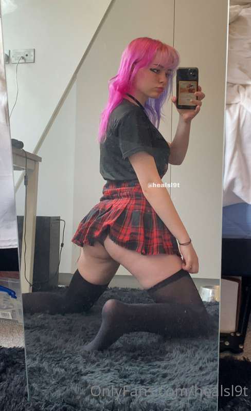 this skirt may be a little short 😳 1