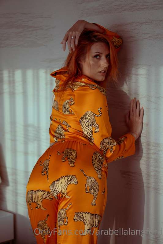I loved these opulent silky pyjamas, especially the colour.... 12